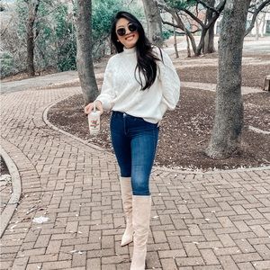 Abercrombie White Sweater | Size M